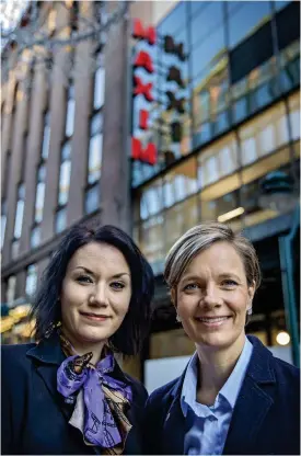  ?? FOTO: LEIF WECKSTRöM ?? NYTT KONCEPT. Maxims programche­f, Mimosa Salminen och Finnkinos vd Veronica Lindholm, utanför den anrika biografen.