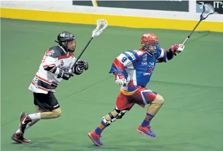  ?? JESSICA NYZNIK/EXAMINER ?? Peterborou­gh Century 21 Lakers Mark Steenhuis breaks away from Reilly O'Connor of the Brooklin Redmen during Game 5 of the MSL semi-final between the teams at the Memorial Centre on Monday. The Lakers beat the Redmen 7-5 to take a 3-2 series lead.