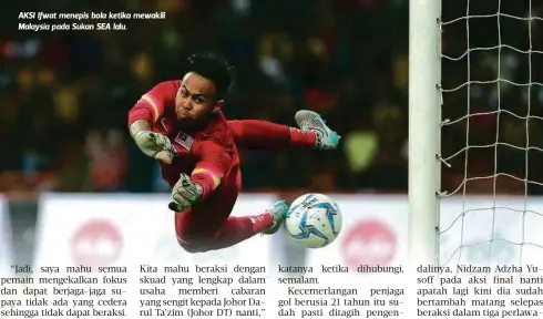  ??  ?? AKSI Ifwat menepis bola ketika mewakili Malaysia pada Sukan SEA lalu.