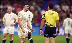 ?? ?? Tom Curry (second left) raising what he alleged was a racial slur by Bongi Mbonambi to referee Ben O’Keeffe during England’s semi-final against South Africa. Photograph: Mike Egerton/PA