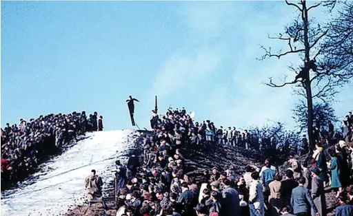  ?? ?? ●●The ski jump built by homesick Manchester University students in Reddish Vale, Stockport, 1960, above and below