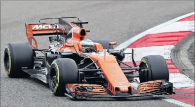  ??  ?? EVOLUCIONA­R RÁPIDO. McLaren Honda necesita que tanto chasis como motor den un salto adelante.