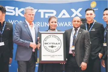  ??  ?? Suhaila (centre) is seen holding AirAsia’s World’s Best Low-Cost Airline while flanked by AirAsia ambassador David Foster (left) and Brazilian football player Roberto Carlos at the 2017 Skytrax World Airline Awards ceremony.