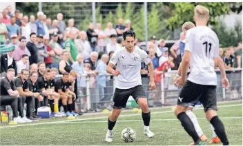  ?? RP-FOTO: STEPHAN KÖHLEN ?? Der flinke Selcuk Yavuz (am Ball) setzt in der Offensive wesentlich­e Akzente.