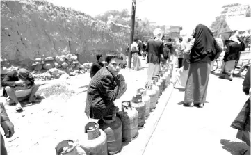  ?? — AFP photo ?? Yemenis wait for gas supply with their empty cylinders amid increasing shortages in the Yemeni capital Sanaa.