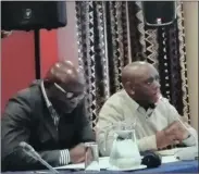  ?? Isithombe: BONISWA MOHALE ?? UMNUZ Vusi Kunene noMnuz William Jezile beKwaZulu-Natal Youth Chamber of Commerce and Industry bathi izinxanxat­hela zezitolo ziwisa amabhizini­si aselokishi­ni