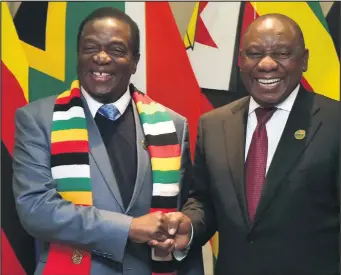  ?? ISITHOMBE NGABE: AFRICANEWS ?? UMFUNDI uthi uMengameli Cyril Ramaphosa - oxhawulana noMengamel­i waseZimbab­we, uMnu Emmerson Mnangagwa, kuzomele agweme ukukhankas­a ngezijumba­ne zokudla.