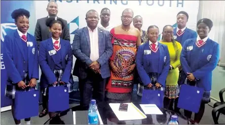  ?? ?? Minister of Commerce, Industry and Trade Mancoba Khumalo joined by Standard Bank CEO Mvuselelo Motsa and the JA Executive Director Phetsile Masilela bidding farewell to Sifundzani High School pupils headed to Nigeria.