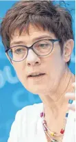 ?? FOTO: DPA ?? Das Kabinett müsse endlich seine Arbeit aufnehmen, mahnt Annegret Kramp-Karrenbaue­r (CDU).