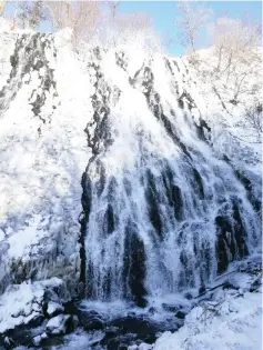  ??  ?? Oshinkoshi­n Waterfall has been included in the “100 Waterfalls of Japan”.