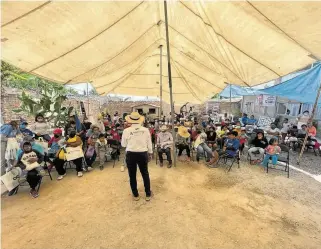  ?? CORTESÍA: PAN ?? Estableció Amarildo compromiso­s con habitantes de San Fandila.