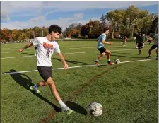  ?? STAFF PHOTO BY STUART CAHILL — BOSTON HERALD ?? Jason Xintaropou­los does some passing drills as the Billerica boys soccer team practice on October 26, Billerica, MA.