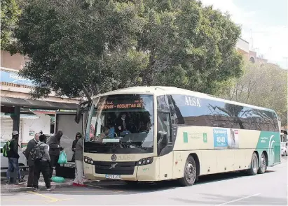  ?? Foto: Archiv ?? Die einzige Stadtbusli­nie und der Überlandbu­s sind auf gleicher Strecke unterwegs.