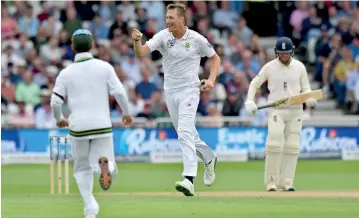  ??  ?? South Africa's Chris Morris (C) celebrates taking the wicket of England's Moeen Ali for 18 runs on the second day of the second Test at Trent Bridge in Nottingham - AFP