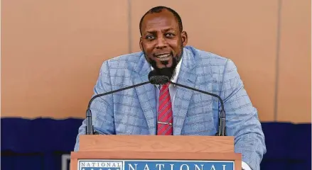  ?? Jim McIsaac / Getty Images ?? El dominicano Vladimir Guerrero habla en la ceremonia en la que fue exaltado al Salón de la Fama del Béisbol, el domingo 29 de julio de 2018, en Cooperstow­n, Nueva York.