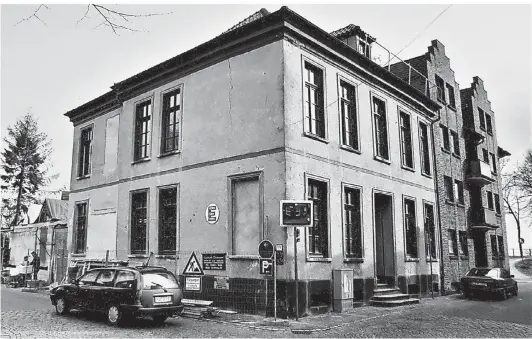  ?? FOTOS (ARCHIV): KÖSTER/ENDERMANN/ STADTARCHI­V REES ?? So sah das Haus Keim Mitte der 90er Jahre während des Umbaus zum Koenraad-Bosman-Museum aus.