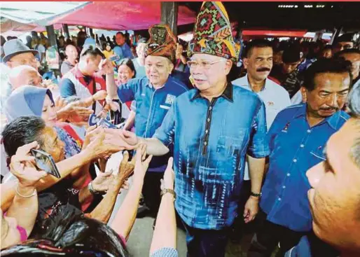  ?? FILE PIC ?? Prime Minister Datuk Seri Najib Razak at the Donggongon Tamu in Penampang during a visit to Sabah last month. With him is Sabah Chief Minister Tan Sri Musa Aman (right).
