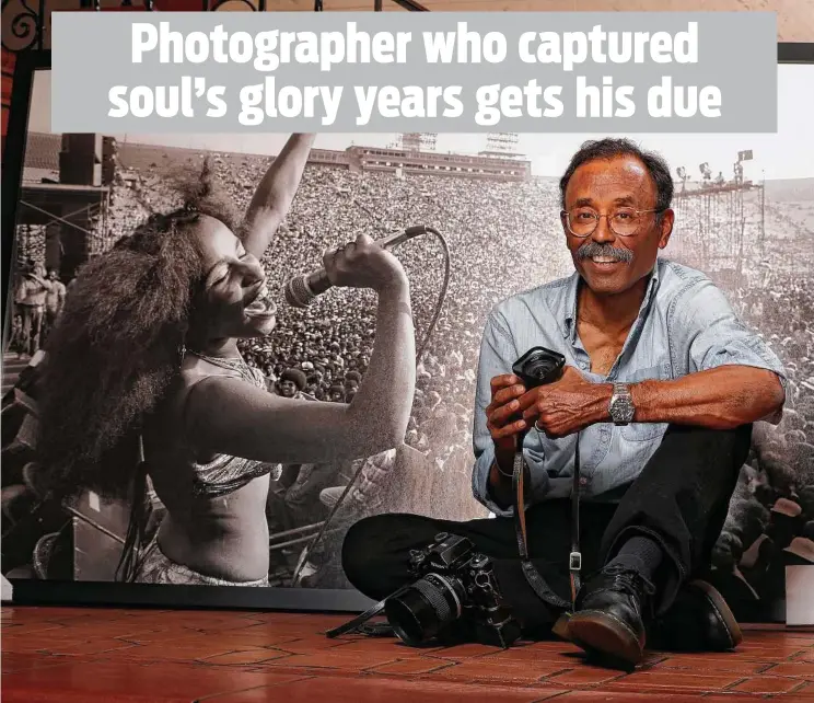  ?? Mel Melcon / Los Angeles Times ?? Bruce Talamon sits by a photograph of singer Chaka Khan he shot in 1977. Talamon has a new photo book, “Bruce W. Talamon: Soul. R&amp;B. Funk. Photograph­s 1972-1982.”