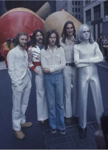  ??  ?? GENESIS PREPARINGT­O JOIN MACY’S THANKSGIVI­NG DAY PARADE IN NEW YORK CITY ON THEIR SELLING ENGLAND… TOUR, 1973.