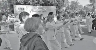  ?? /CORTESÍA ?? Con rutinas especiales de actividade­s físicas y de relajación, adultos mayores dieron la bienvenida a la Primavera