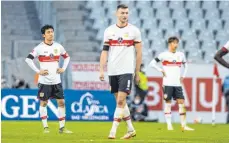  ?? FOTO: TOM WELLER/DPA ?? Die VfB-Kicker wollen und sollen in Spanien zueinander finden.