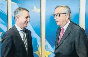  ?? STEPHANIE LECOCQ / EFE ?? El lehendakar­i Urkullu con Jean-Claude Juncker, ayer en Bruselas