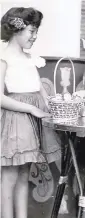  ??  ?? Eight-year-old Carla Aragón sells cascarones at the annual Baile de los Cascarones in Santa Fe.