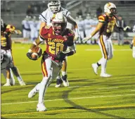  ?? Christian Abraham / Hearst Connecticu­t Media ?? Running back Jaden Shirden and St. Joseph will face New Canaan in a Class L semifinal on Monday.