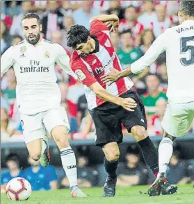  ?? FOTO: JUAN ECHEVERRÍA ?? San José El navarro entró en la segunda parte para reforzar la medular