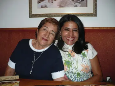  ?? CONTRIBUTE­D PHOTO ?? Above:
Dr. Luz Mary Rincón poses for a photo with her mother, Alcira Rincón.