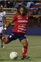  ?? SAN CARLOS ?? Jonathan McDonald ahora hace goles para San Carlos.