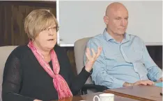  ??  ?? TALKING POINT: Lisa Neville and Emergency Management Commission­er Craig Lapsley at Wallington at the weekend.