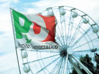  ??  ?? La ruota Un’immagine della ruota panoramica nell’ultima edizione della Festa provincial­e dell’Unità al Parco Nord di Bologna