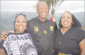  ?? (Pics: Nimrod Hlophe) ?? Clinical Psychologi­st Ndo Mdlalose (L) with Wanderers legend William ‘Cool Cat’ Shongwe (C) and Wanderers Chief Executive Officer Girlie Johnson during the team-building exercise.