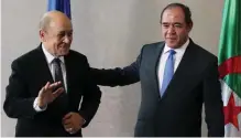  ??  ?? Frictions. Le ministre algérien des Affaires étrangères, Sabri Boukadoum (à dr.), et son homologue français, Jean-Yves Le Drian, à Alger, le 12 mars.