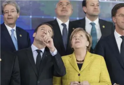  ??  ?? Emmanuel Macron en Angela Merkel