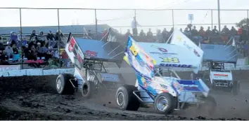  ?? BERND FRANKE/POSTMEDIA NEWS ?? Sprint Cars, always a popular attraction at Merrittvil­le Speedway, delight racing fans by churning up mud Saturday night in Thorold.