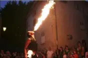  ?? (Photo-archives B. C.) ?? Les arts du feu reviennent faire la fête.