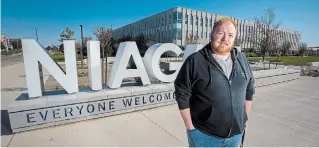  ?? JULIE JOCSAK
TORSTAR ?? Bringing health care into the community is the way of the future, says Scott dePass, an outreach nurse with Niagara Region public health.