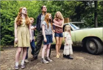  ?? JAKE GILES NETTER — LIONSGATE VIA AP ?? This image released by Lionsgate shows, from left, Sadie Sink, Charlie Shotwell, Ella Anderson, foreground center, Woody Harrelson, Naomi Watts and Eden Grace Redfield in “The Glass Castle.”