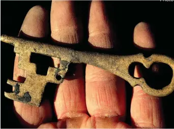  ??  ?? Above: A Vikingstyl­e copper alloy key from approximat­ely the 12th century found at the Coombe site.