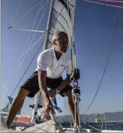  ?? ?? Le marin toulonnais ne lésine pas sur les efforts, même s’il ne sait pas si la course aura lieu...