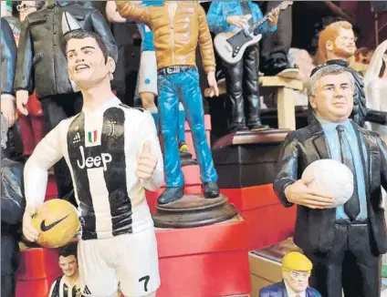  ?? FOTO: M. S. ?? Cristiano Ronaldo y Carlo Ancelotti Figuras de los artesanos de la Via San Gregorio Armeno de Nápoles