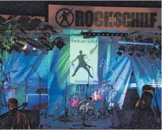  ?? ARCHIVFOTO: STEFFEN LANG ?? Bei „ Rock im Schilf“in Nannenbach bei Leutkirch wird wieder bis spät in die Nacht gefeiert.