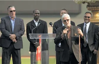  ?? Carlos Avila Gonzalez / The Chronicle ?? Mike Krukow shares remembranc­es of Willie McCovey in front of fellow Willie Mac Award winners (from left) Jack Clark, Shawon Dunston, Nick Hundley and Marvin Benard.