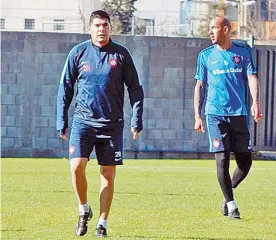  ?? @SANLORENZO ?? A la orden. Ortigoza, con Mercier. El desgarro quedó atrás.