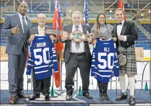  ?? CP PHOTO ?? Former Boxer George Chuvalo (centre) stands with (left to right) former World Heavyweigh­t Boxing Champion Lennox Lewis, promoter Bob Arum, Rasheda Ali, daughter of Muhammad Ali, and Les Woods of Global Legacy Boxing, after he was presented with a honoury 'People's Champion' belt in Toronto's Mattamy Centre, formerly known as Maple Leaf Gardens, on Tuesday.