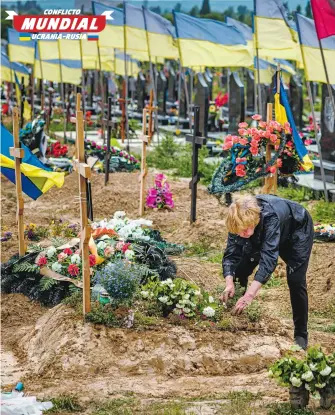 ?? AFP ?? Jarkov despidió
a cientos de soldados ucranianos que cayeron en la guerra