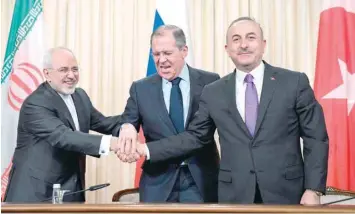  ?? — AFP ?? Russian Foreign Minister Sergei Lavrov (C), his Iranian counterpar­t Mohammad Javad Zarif (L) and Turkish Foreign Minister Mevlut Cavusoglu shake hands at the end of a joint press conference following their talks in Moscow on Saturday.