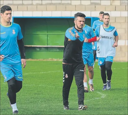  ?? FOTO: EFE ?? Rubén de la Barrera, técnico de la Cultural, quiere que sus hombres sigan esta noche la línea de la liga donde no conocen la derrota